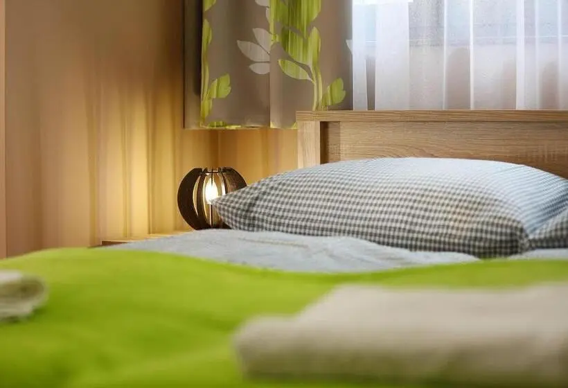 Villa 2 Makuuhuonetta, Fehér Hattyú Panzió