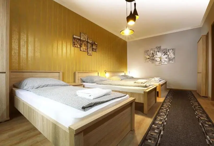 Villa 2 Makuuhuonetta, Fehér Hattyú Panzió