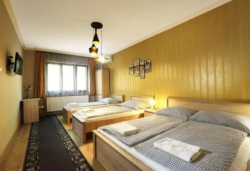 Villa 2 Makuuhuonetta, Fehér Hattyú Panzió