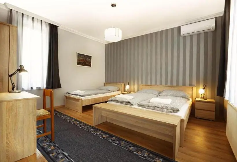 Villa 1 Makuuhuone, Fehér Hattyú Panzió