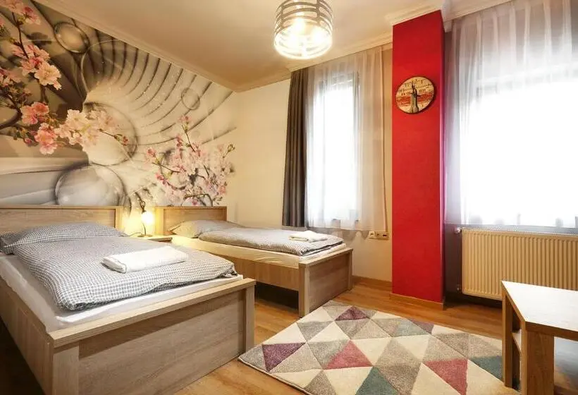 Villa 1 Makuuhuone, Fehér Hattyú Panzió