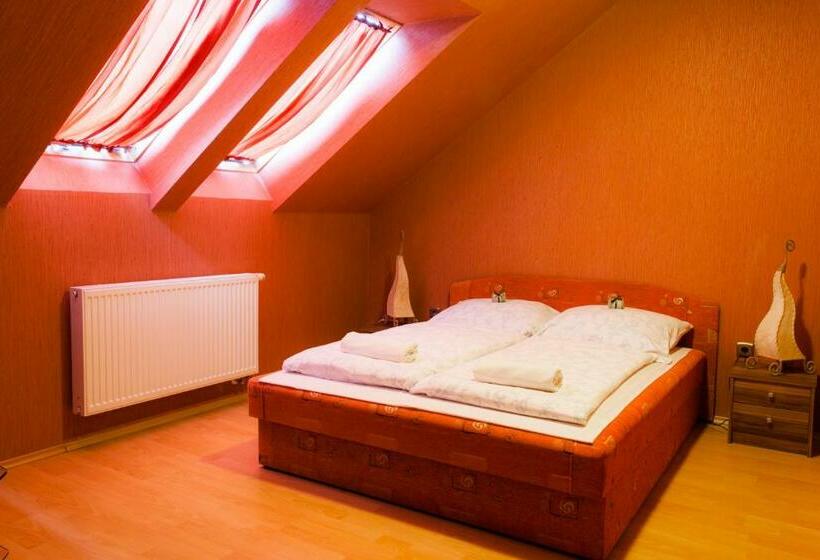 غرفة قياسية, Malom Club Panzió