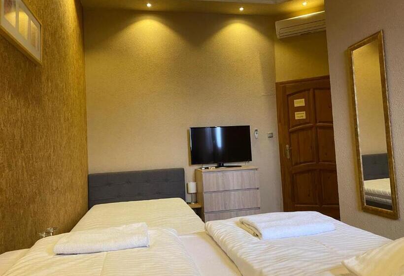 غرفة قياسية, Malom Club Panzió