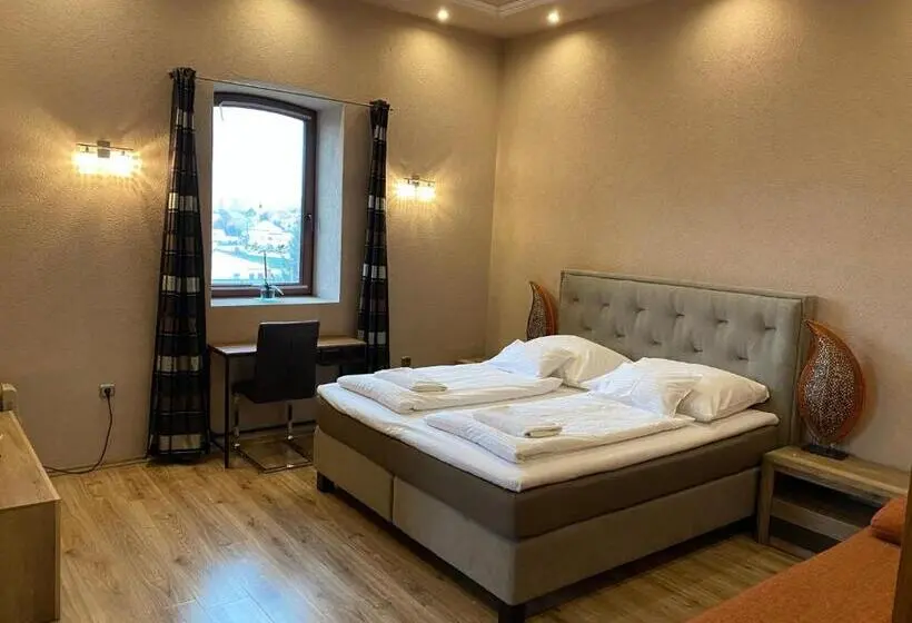 Deluxe-huone, Malom Club Panzió