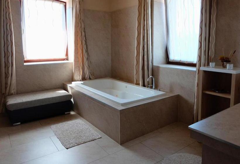 غرفة ديلوكس, Malom Club Panzió