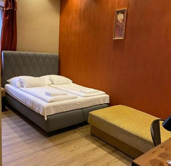 غرفة قياسية, Malom Club Panzió