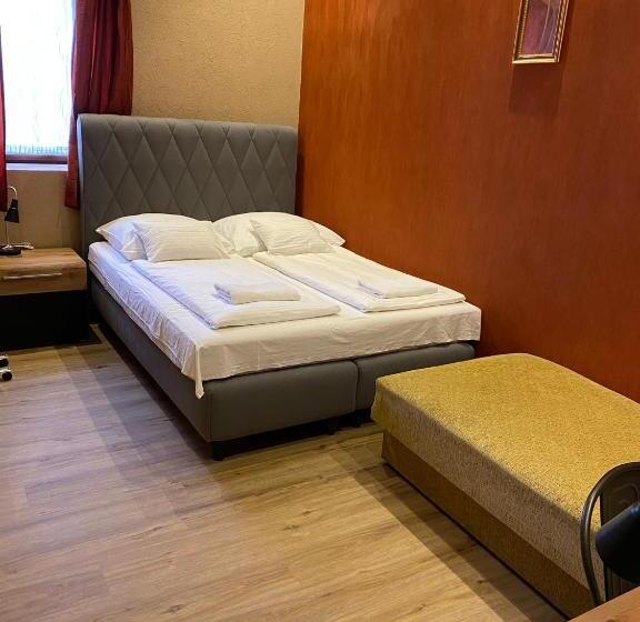 غرفة قياسية, Malom Club Panzió