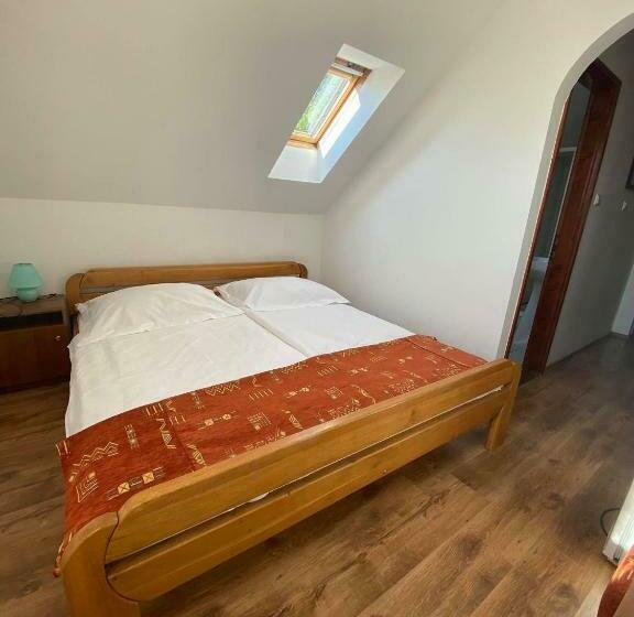 Номер Стандарт, Napház Panzió