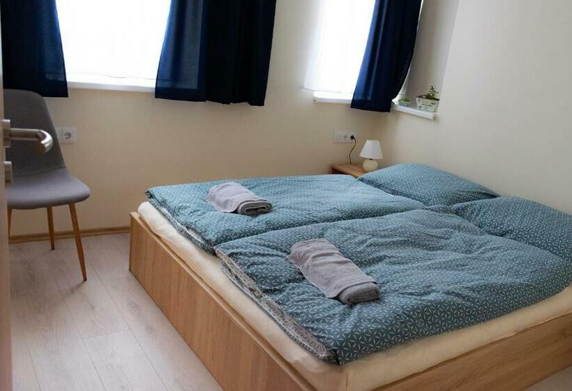 Номер Стандарт, Randevú Panzió