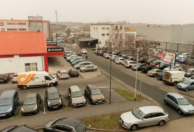 Номер Стандарт, Randevú Panzió