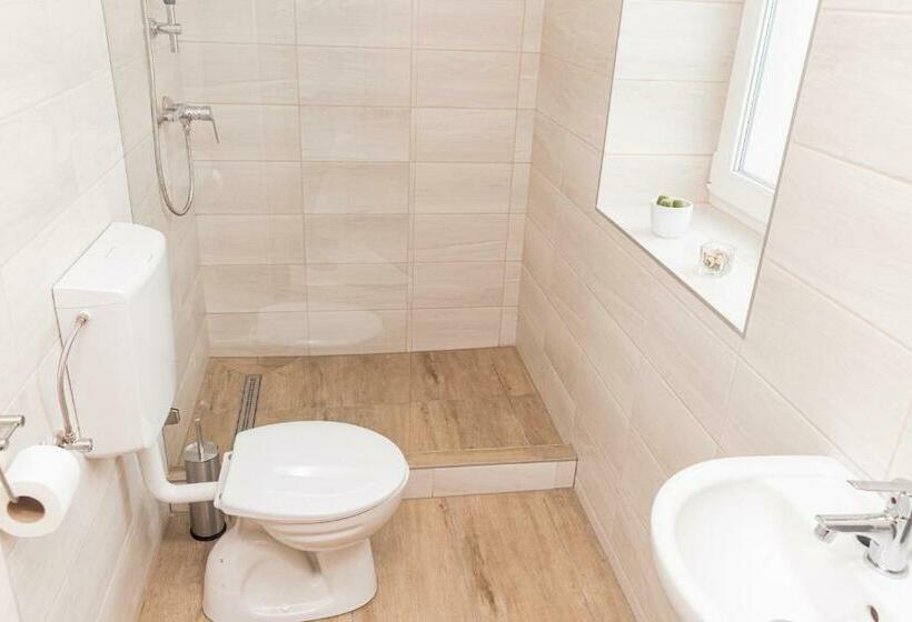 Номер Стандарт, Randevú Panzió