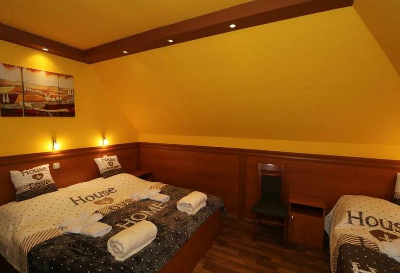 스탠다드 트리플 룸, Székelykert Panzió