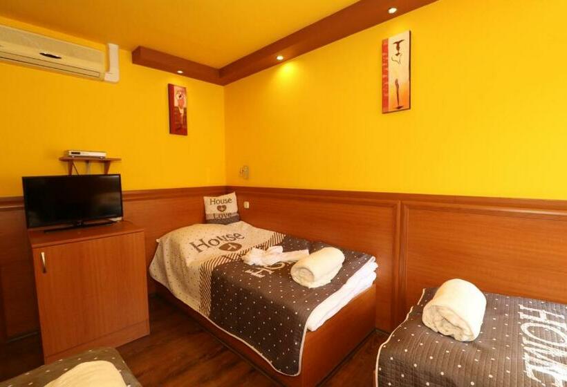 4인용 스탠다드 룸, Székelykert Panzió