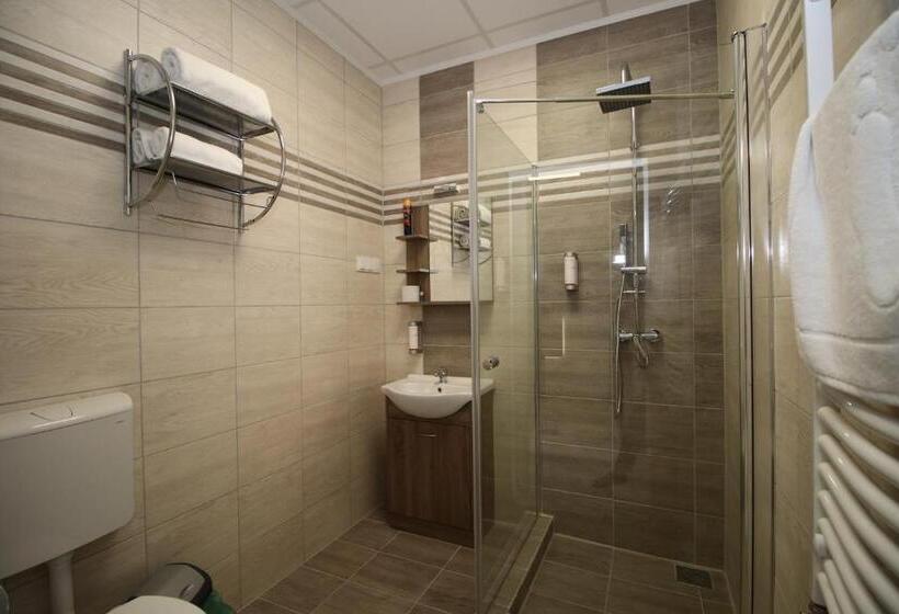 컴포트 트리플 룸, Székelykert Panzió