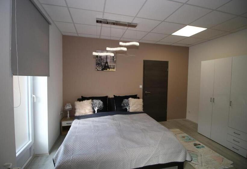 חדר קומפורט לשלושה, Székelykert Panzió