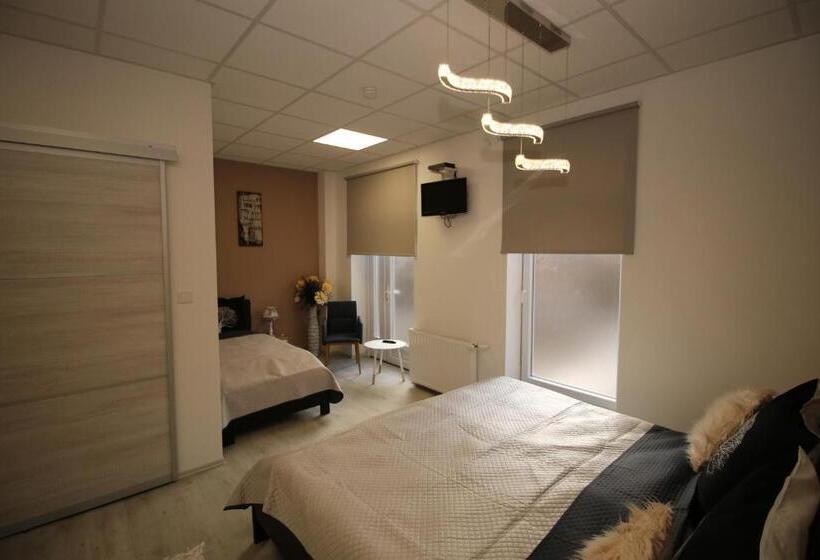 חדר קומפורט לשלושה, Székelykert Panzió