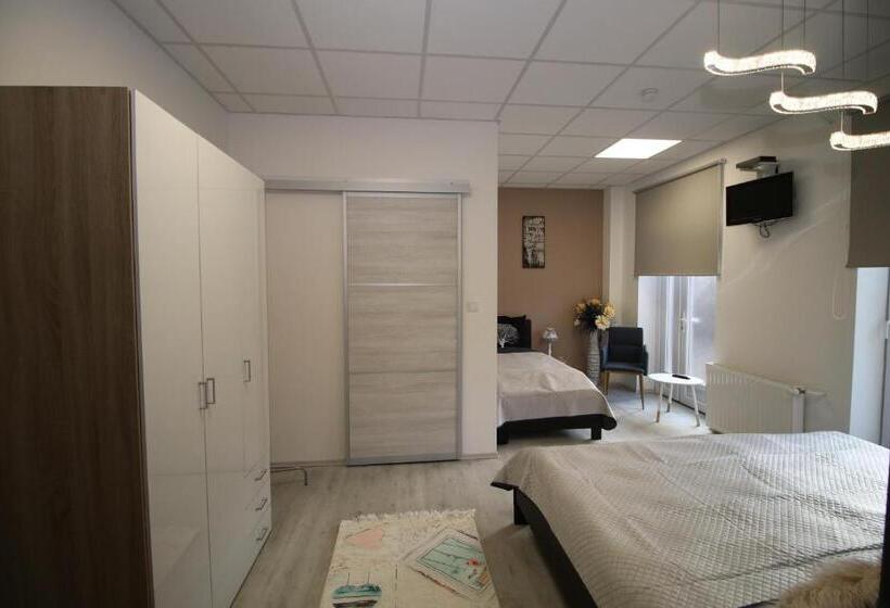 חדר קומפורט לשלושה, Székelykert Panzió