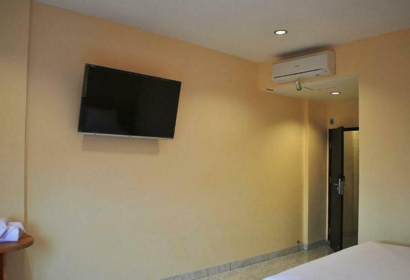Трехместный Номер Deluxe, Reddoorz At Hotel Anda Pematang Siantar