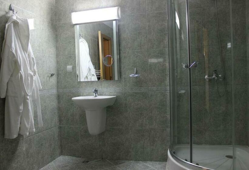 标准单人间, Grand