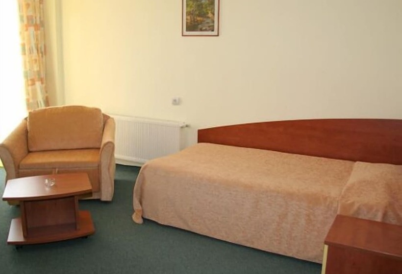 标准单人间, Grand