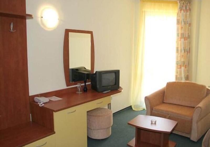 标准单人间, Grand