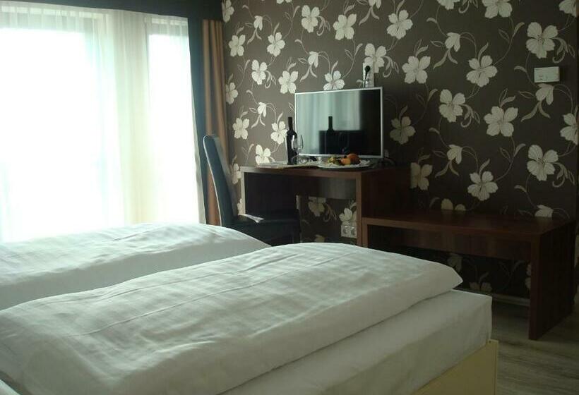 スタンダードルーム, Median Hajdúnánás