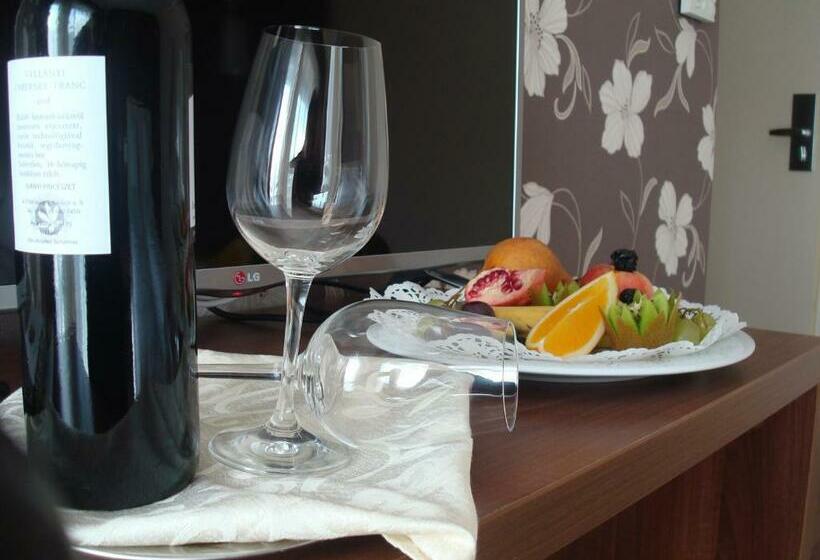 スタンダードルーム, Median Hajdúnánás