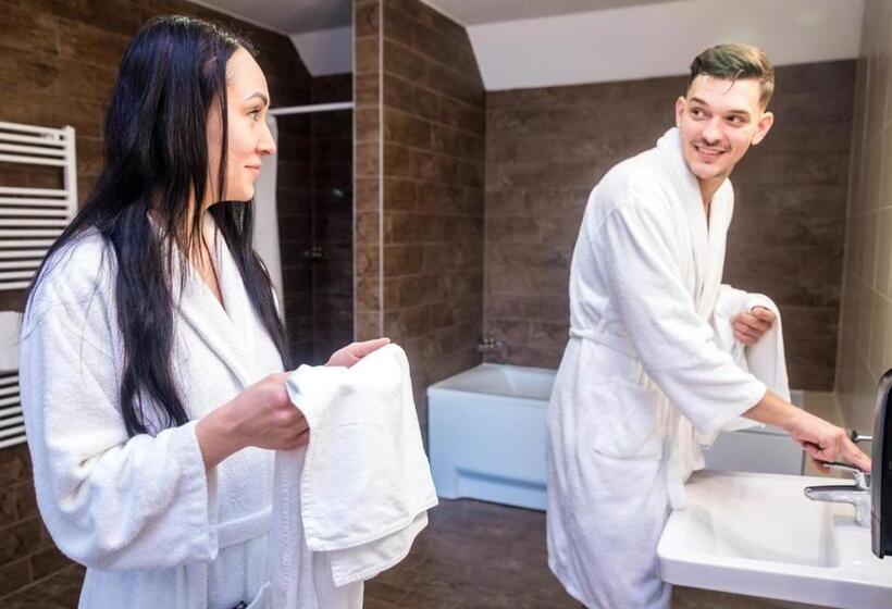 スタンダードルーム, Median Hajdúnánás