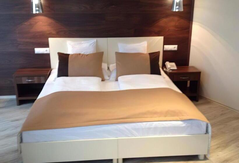 スタンダードルーム, Median Hajdúnánás