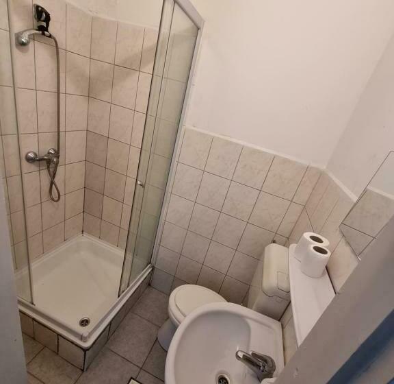 共用房间的床, Rugby Club Hostel