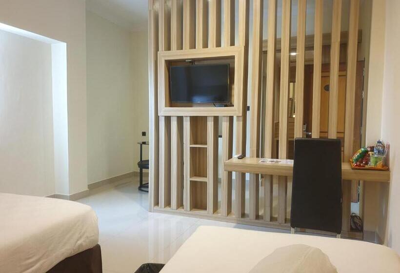 带大床的高级房间, Violand Garden Hotel Samarinda