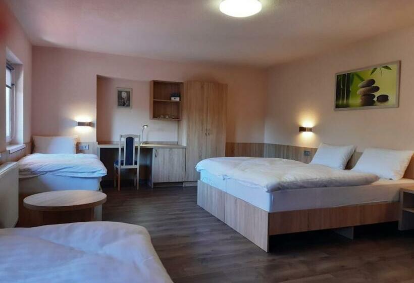 חדר סטנדרטי לחמישה אנשים, Katalin Motel & étterem