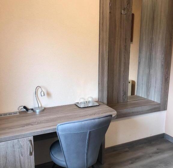 חדר סטנדרט מותאם לאדם עם מוגבלויות, Katalin Motel & étterem