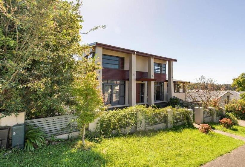 디럭스 스위트, Private Room In A Lovely House