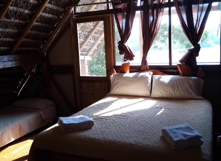 Трехместный Номер Стандарт с Балконом, River Spot Lodge