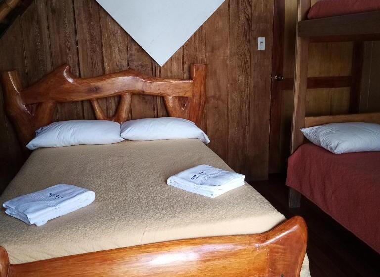 带阳台标准四人间, River Spot Lodge