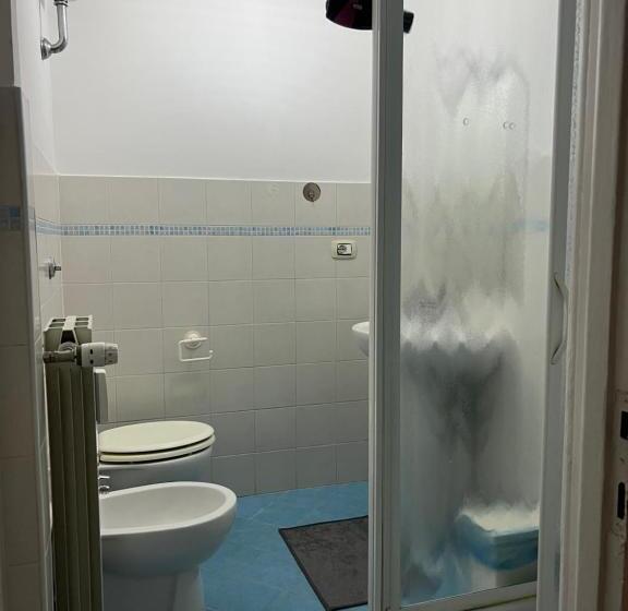 اتاق استاندارد سه تخته با سرویس بهداشتی مشترک, Podesti 6