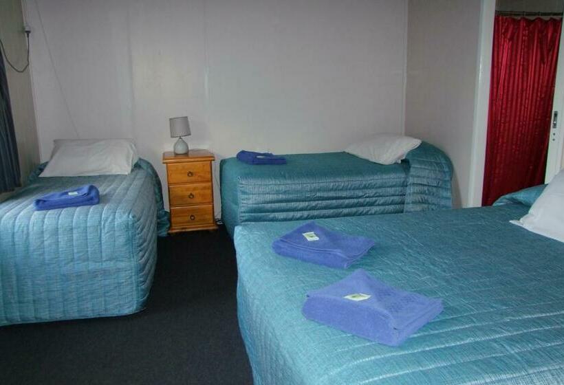 패밀리 룸, Acacia Motel