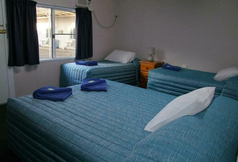 Семейный Номер, Acacia Motel