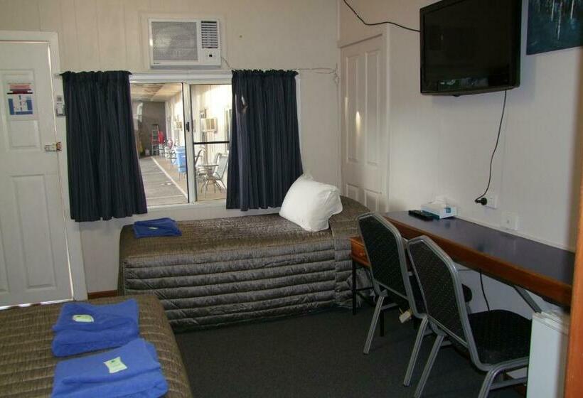 Семейный Номер, Acacia Motel