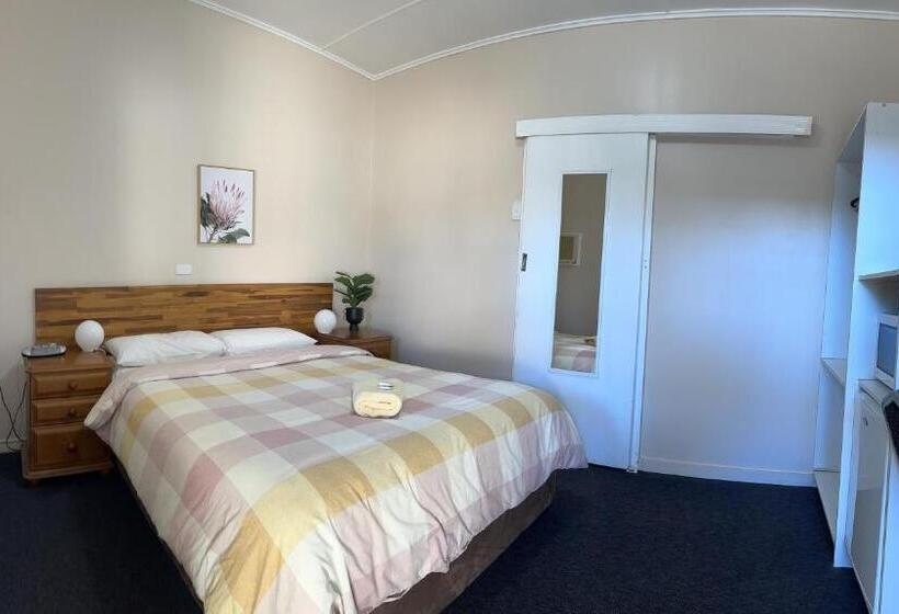 Номер Стандарт, Acacia Motel