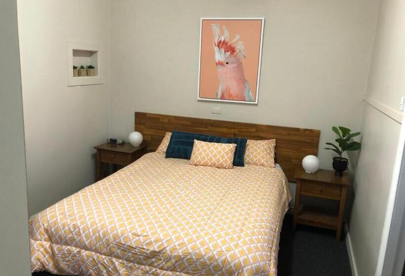 Номер Стандарт, Acacia Motel