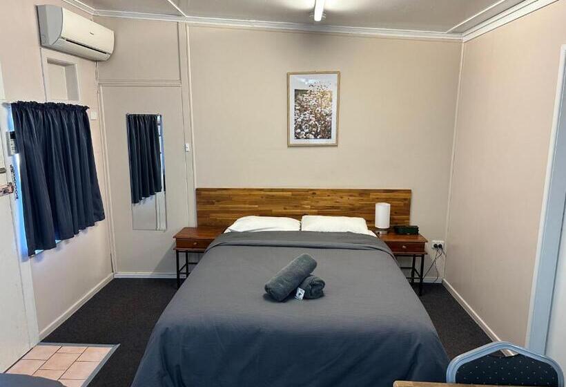 Семейный Номер, Acacia Motel