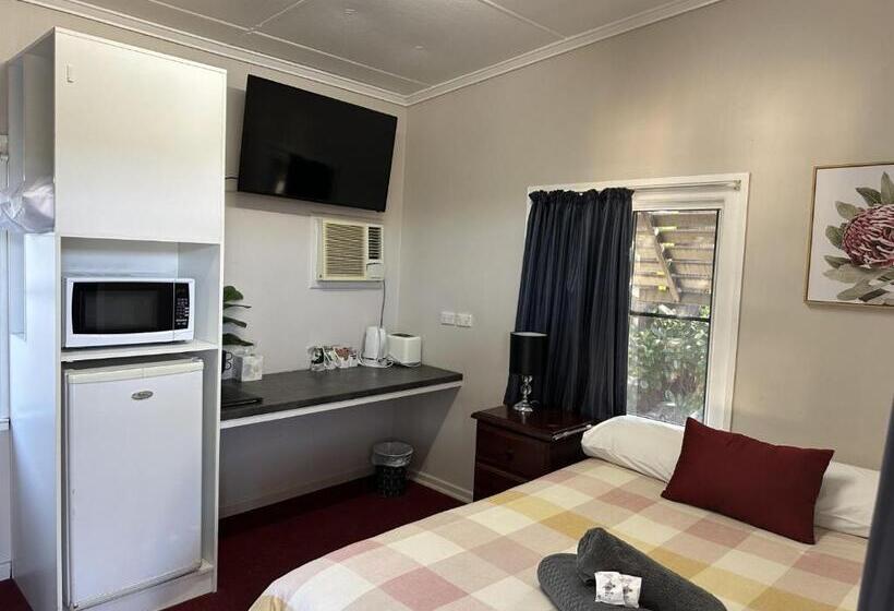 Номер Стандарт, Acacia Motel