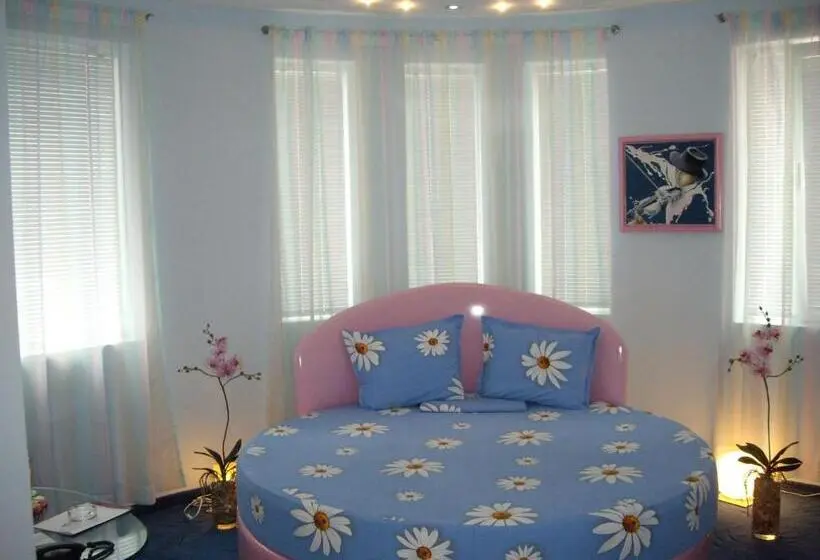 اتاق لوکس, Family Hotel Mania