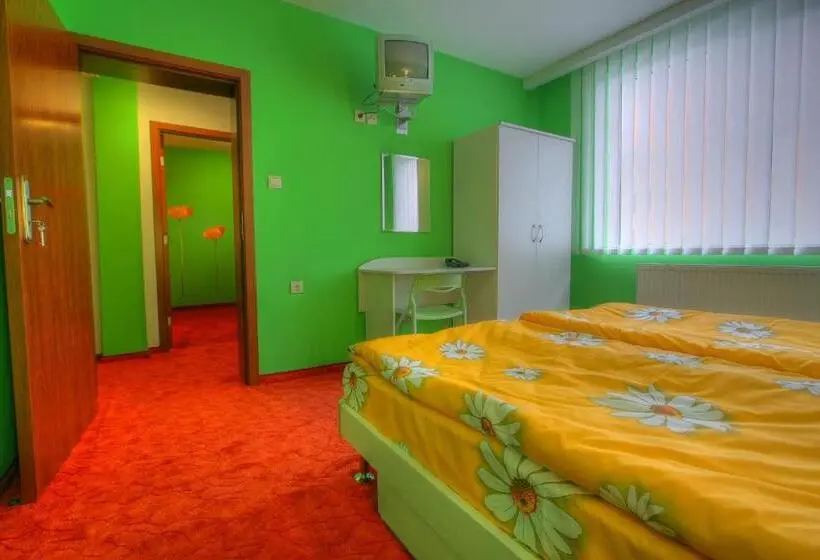 اتاق استاندارد سه نفره, Family Hotel Mania