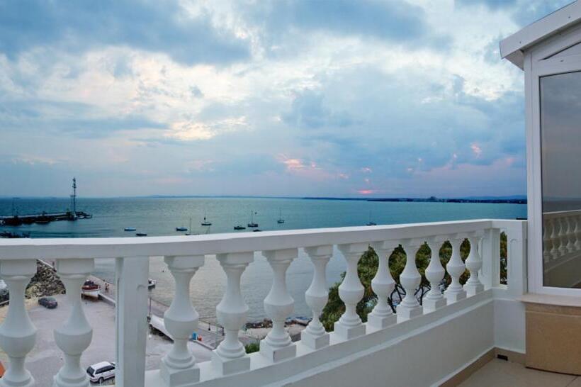 סוויטה עם מרפסת, Family Hotel Paros
