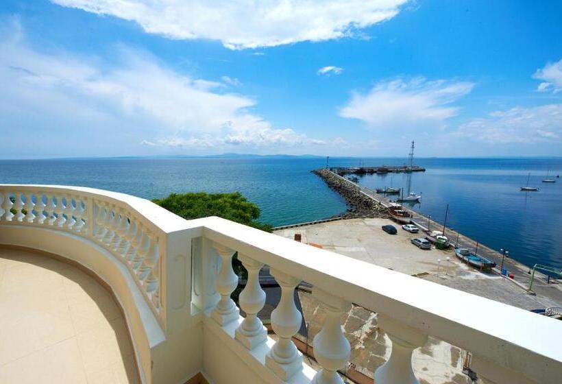 סוויטה עם מרפסת, Family Hotel Paros