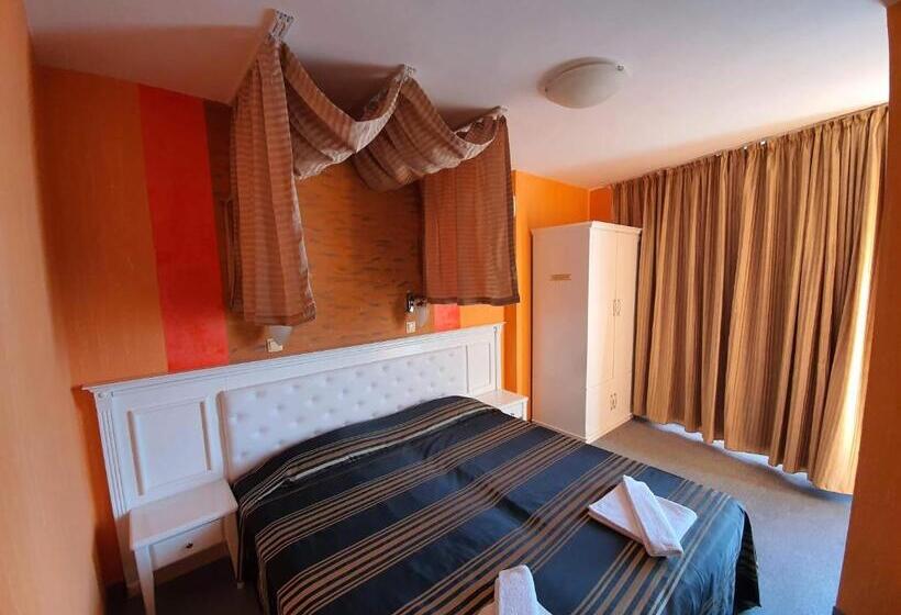 סוויטה עם מרפסת, Family Hotel Paros