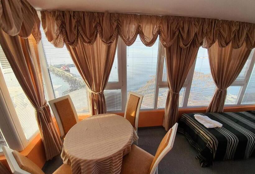 סוויטה עם מרפסת, Family Hotel Paros